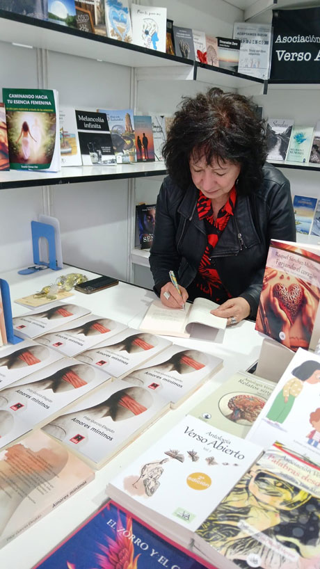 foto firma Pilar feria Alcalá Henares
